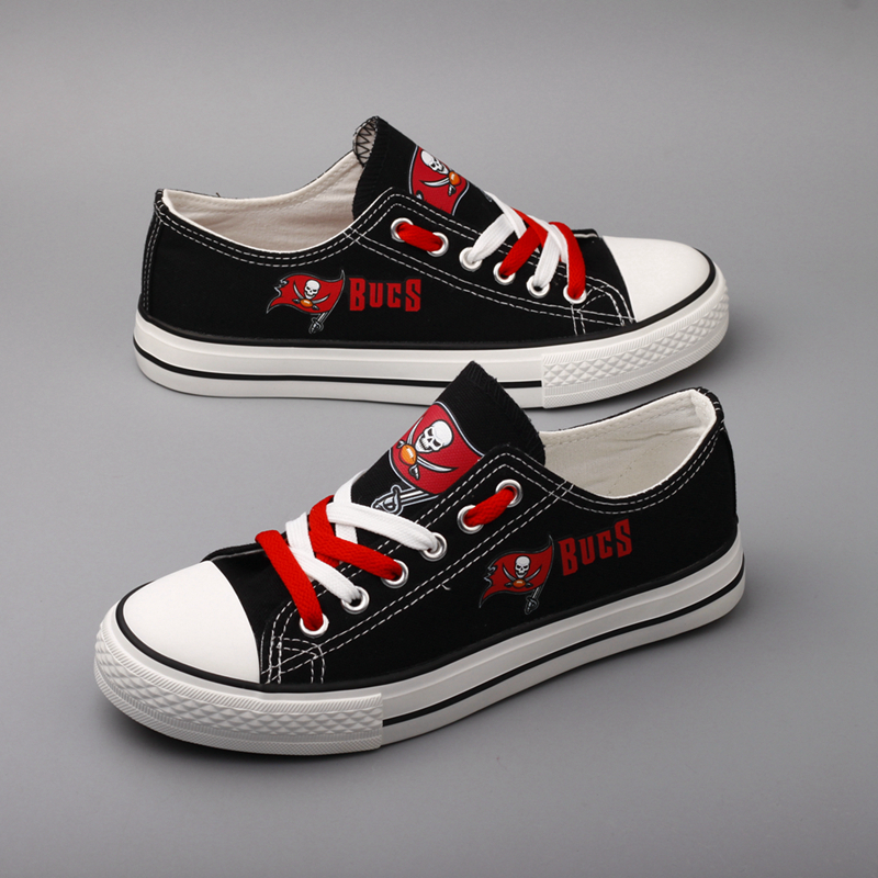 Women's Tampa Bay Buccaneers Repeat Print Low Top Sneakers 001